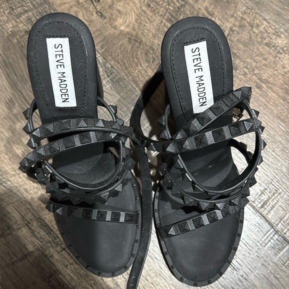 Steve Madden Soft Silicone Like Comfy Sole Studded Chunk Sandal Heels - Picture 3 of 10